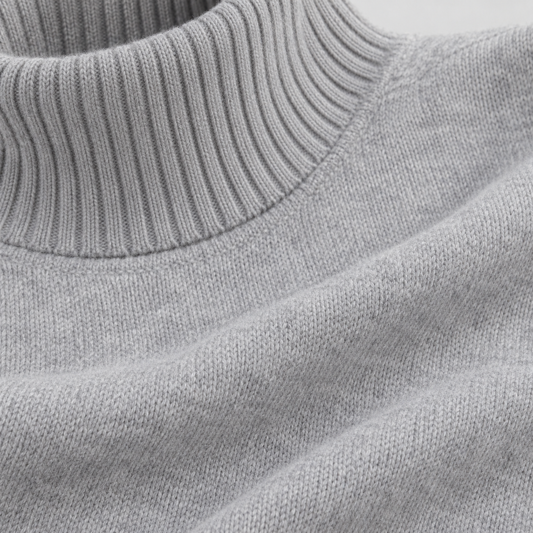 Rullekravesweater til dame med slank pasform