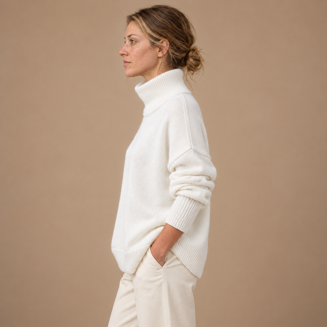 Rullekravesweater til dame med slank pasform