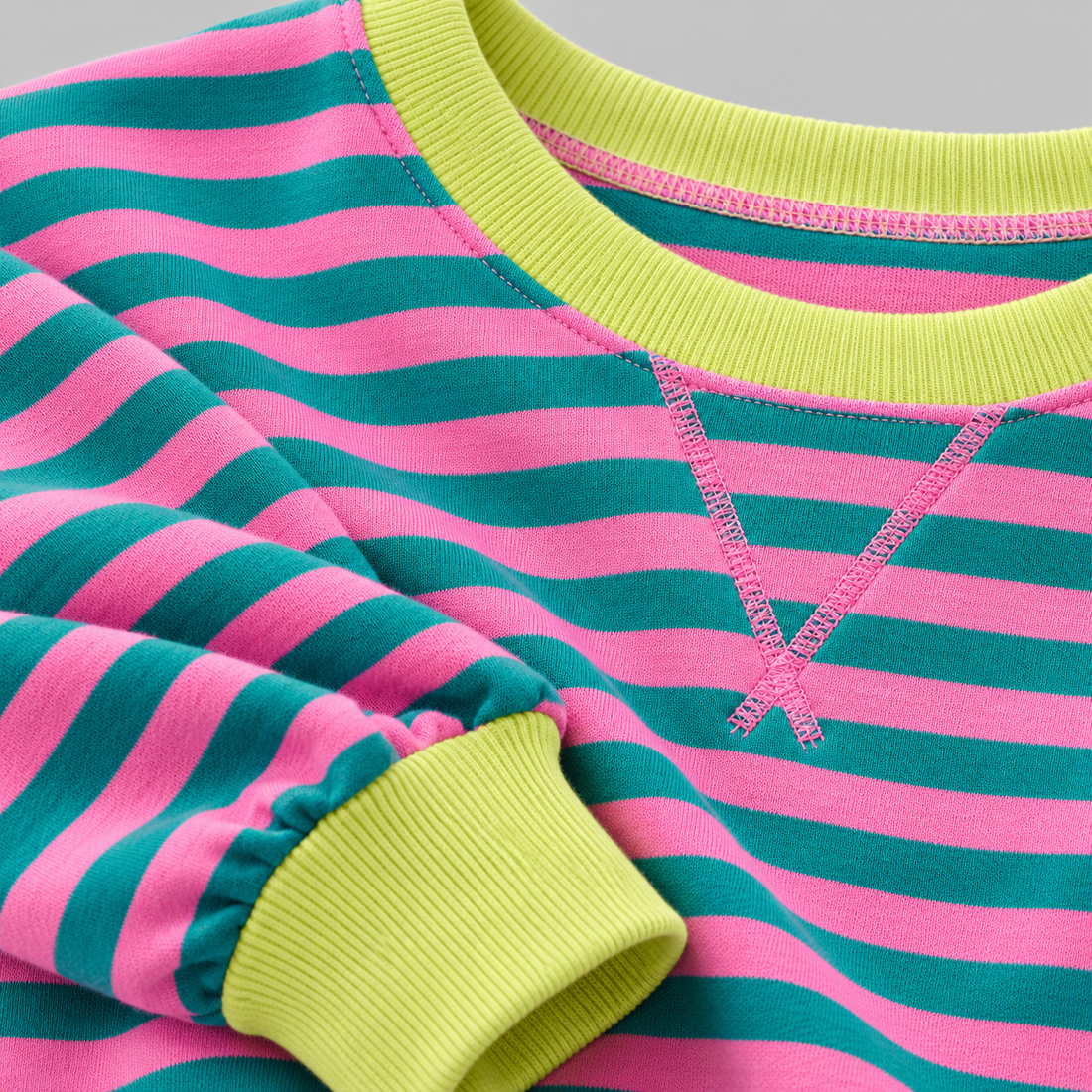 Oversized sweatshirt til dame med retrostriber