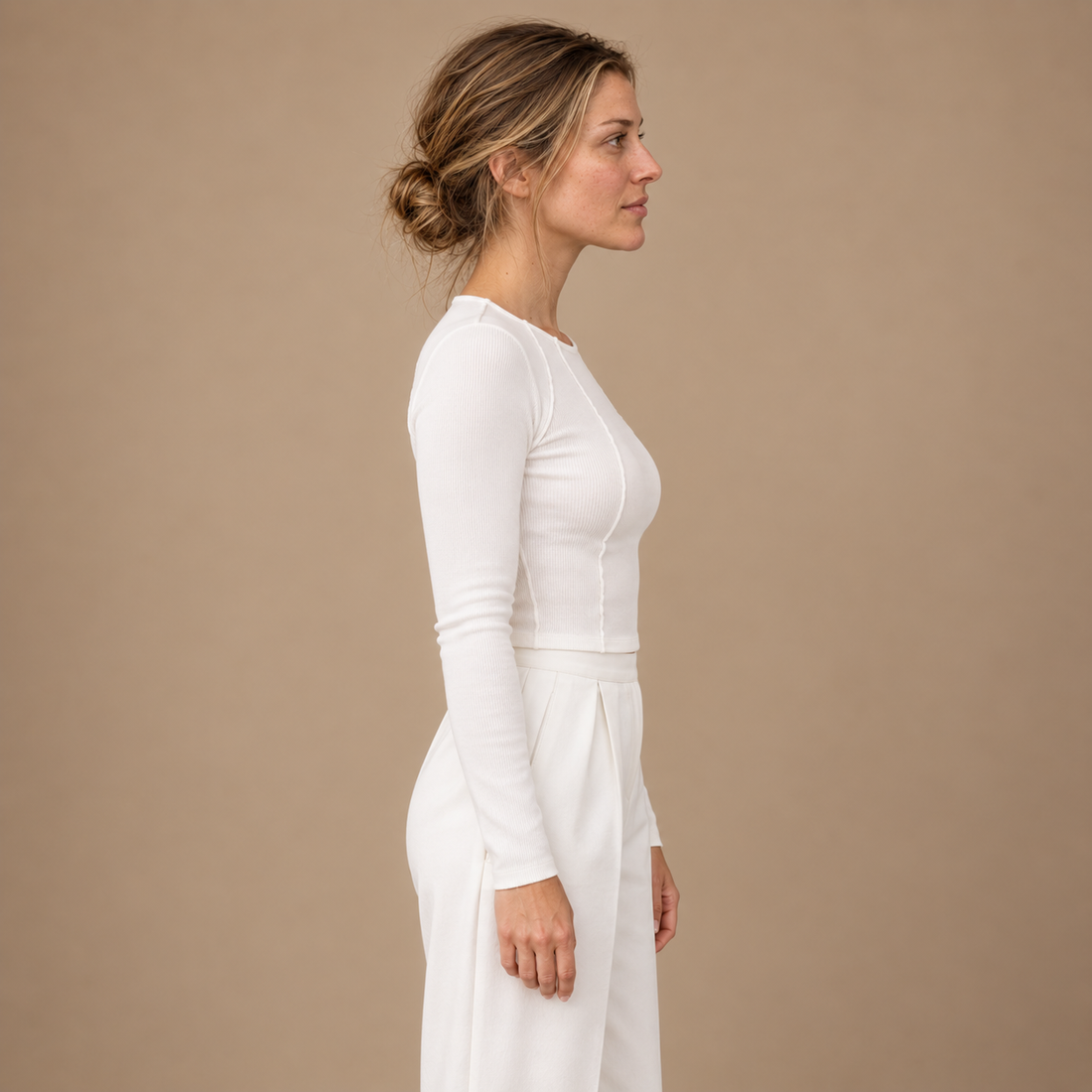 Langærmet croptop til dame i ribstrik