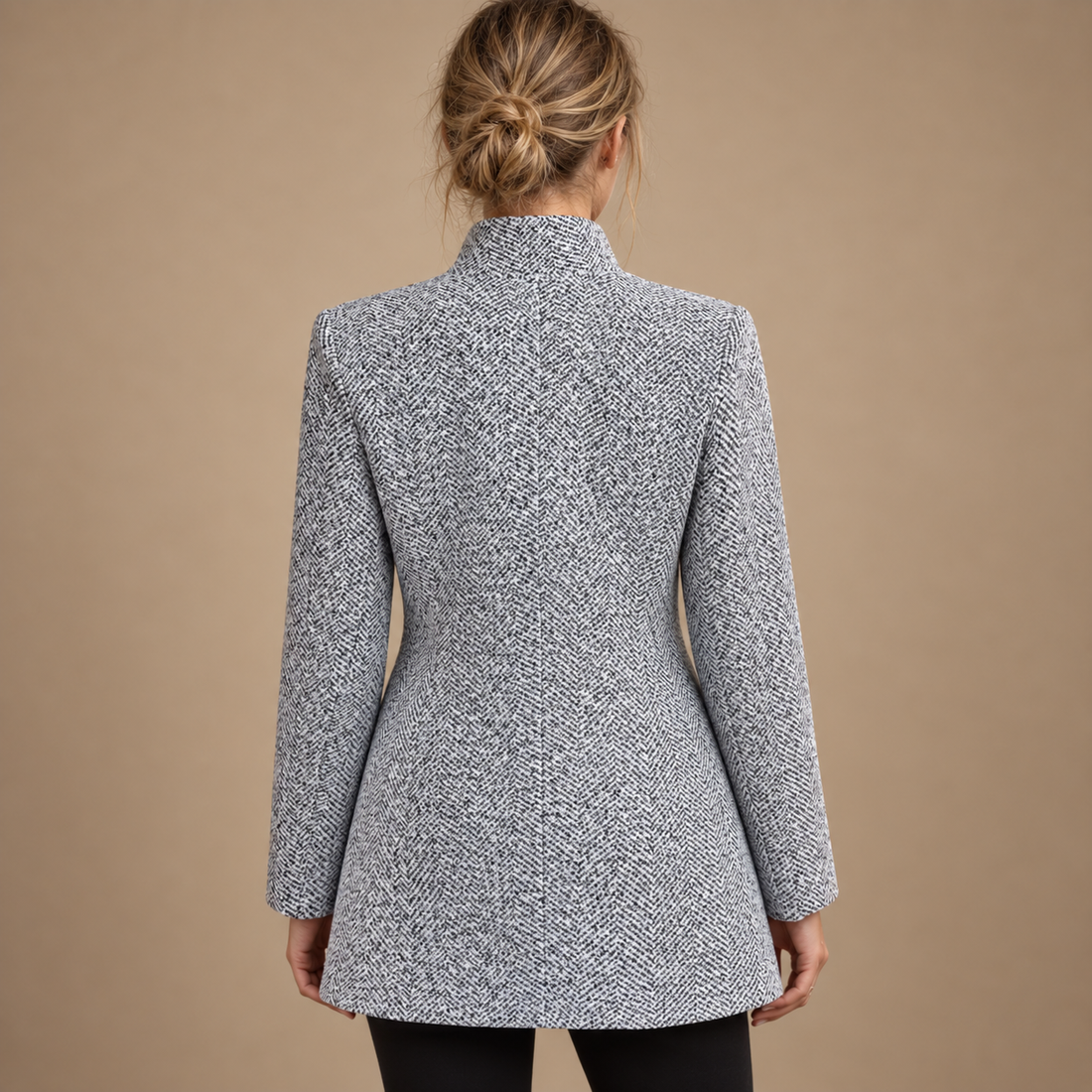 Lang blazer til dame med opstående krave