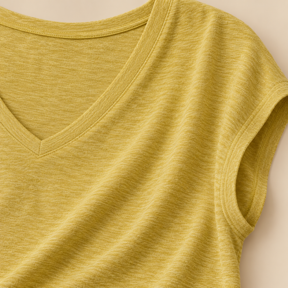 T-shirt til dame med V-hals