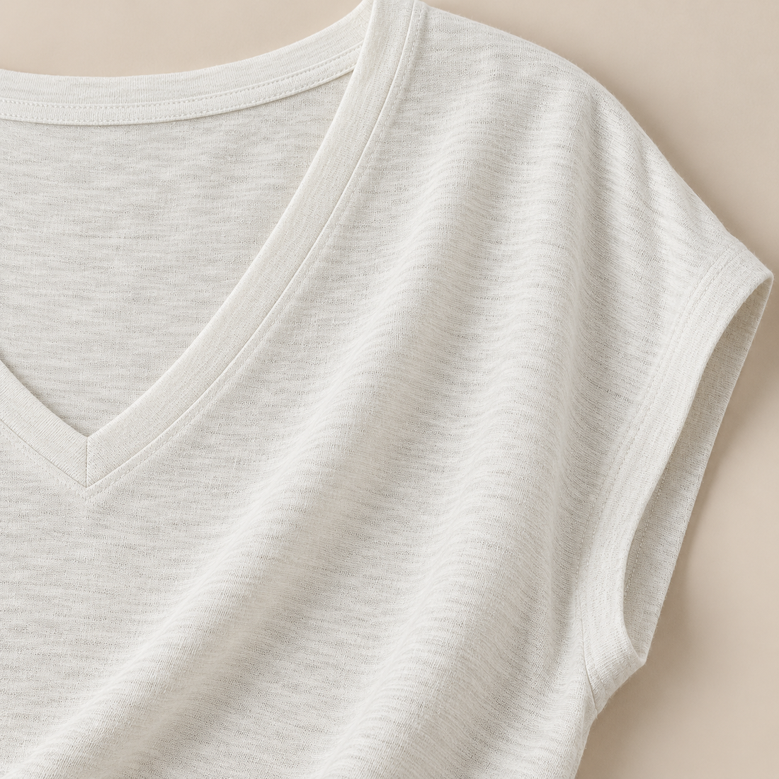 T-shirt til dame med V-hals