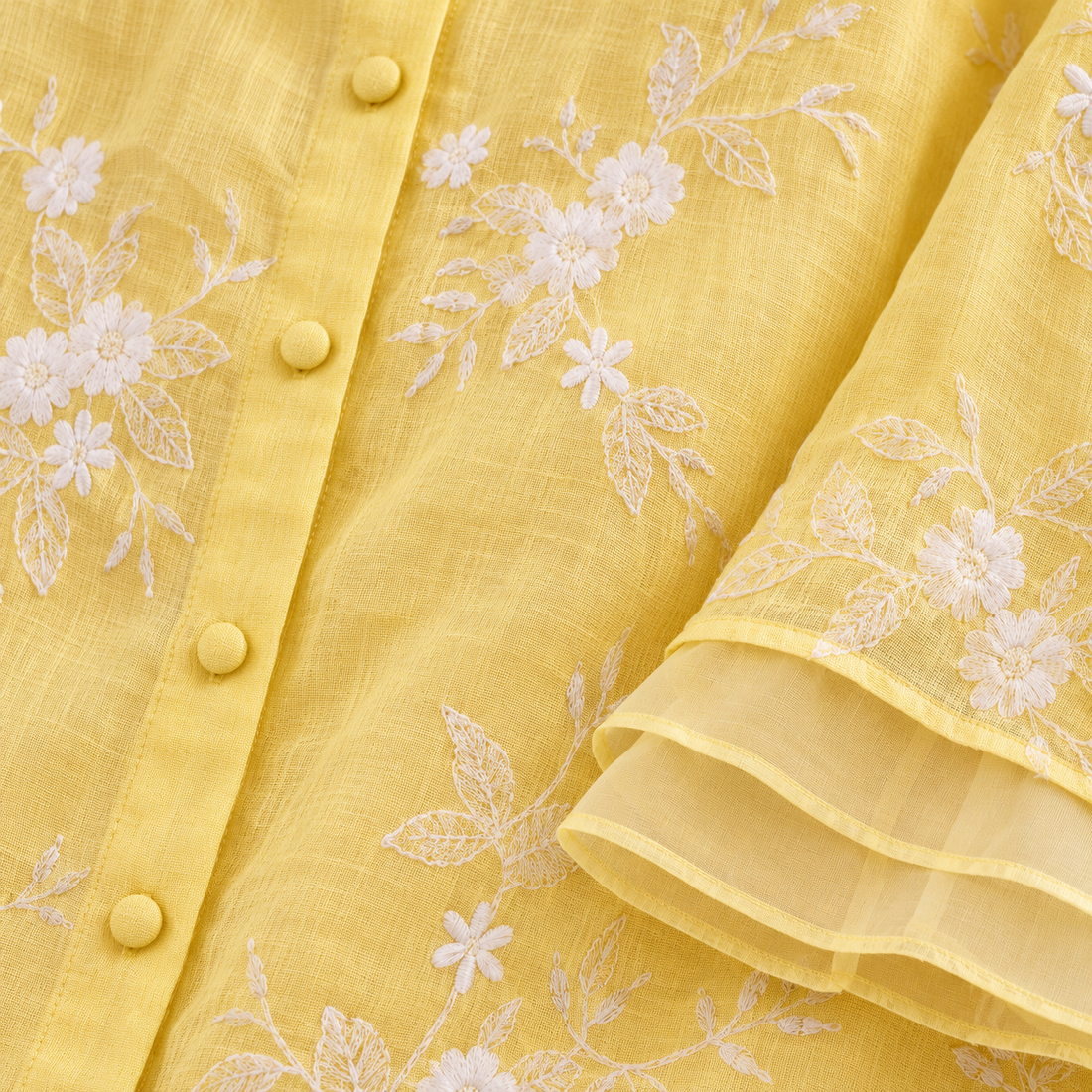 Bluse til dame med blomsterbroderi og trekvartærmer