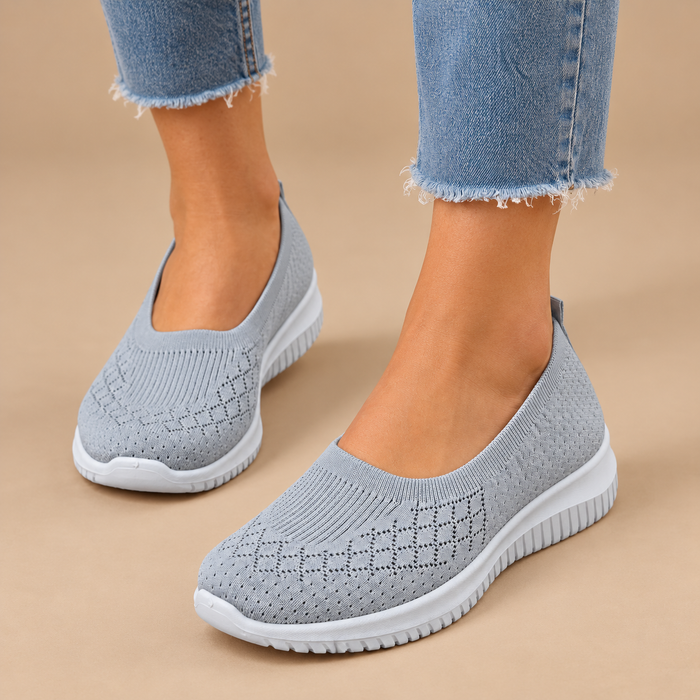 Ortopædiske slip-on sko til dame med stabil hæl