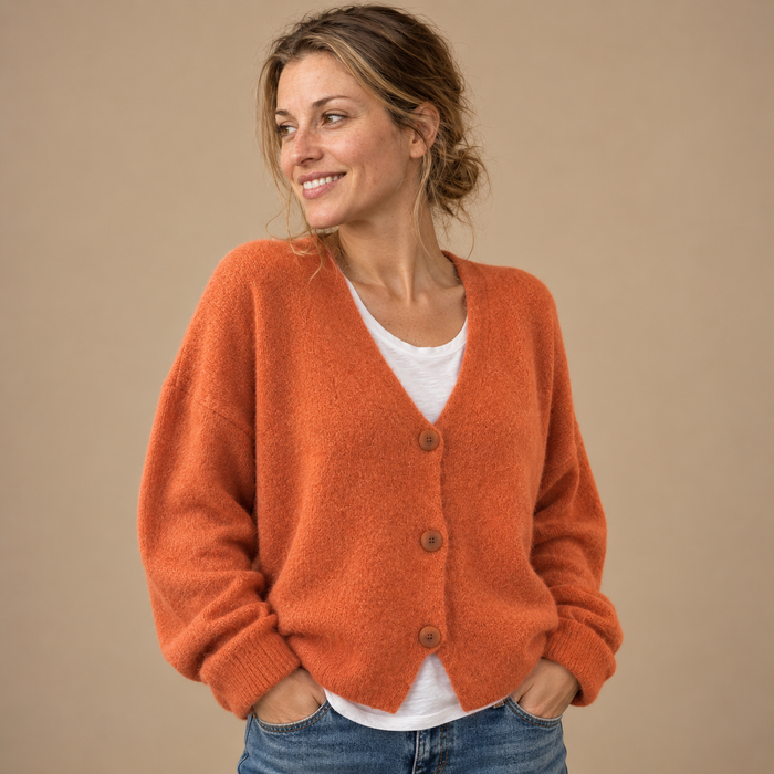 Mellemlang cardigan til dame i fransk stil