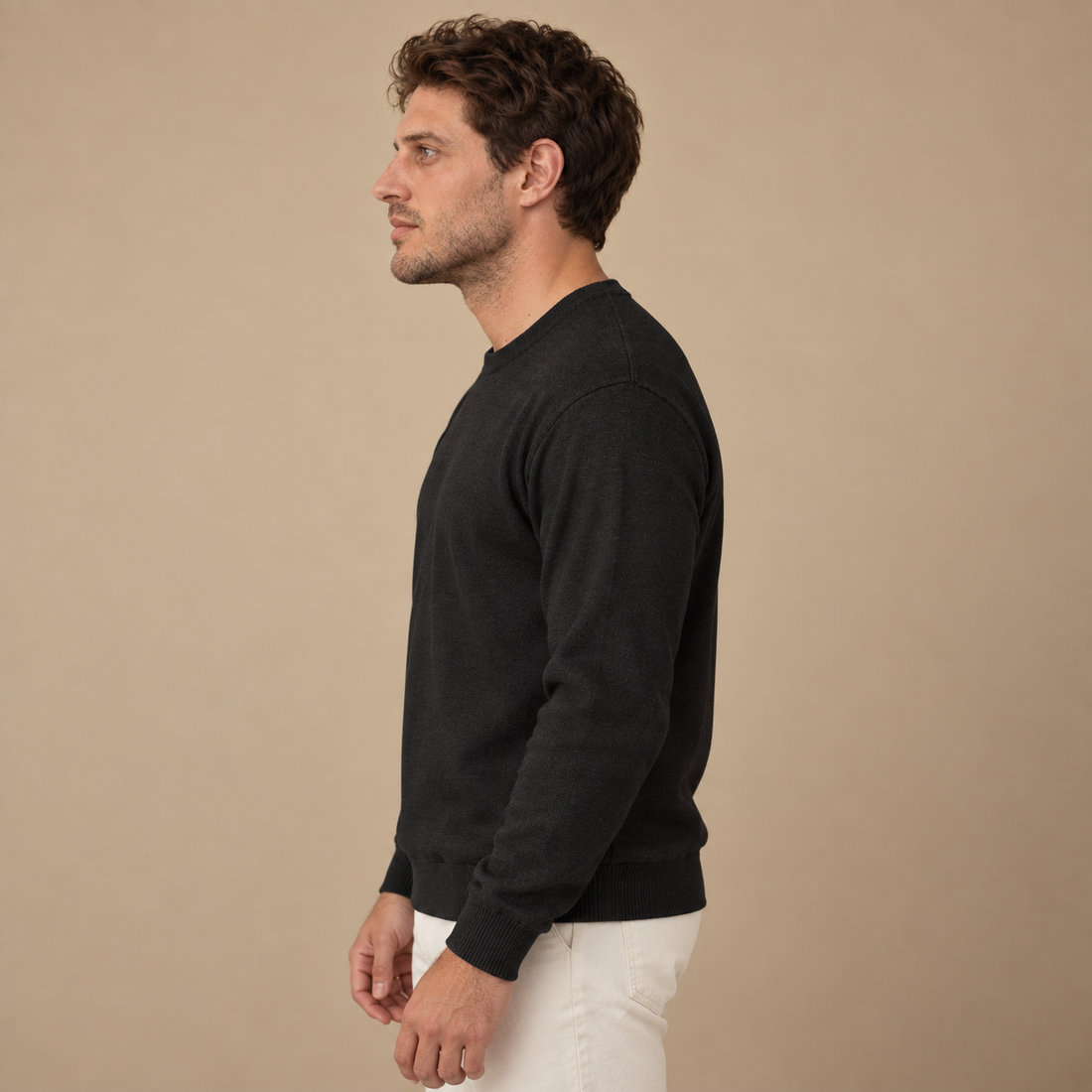 Herresweater med rund hals og tætsiddende pasform