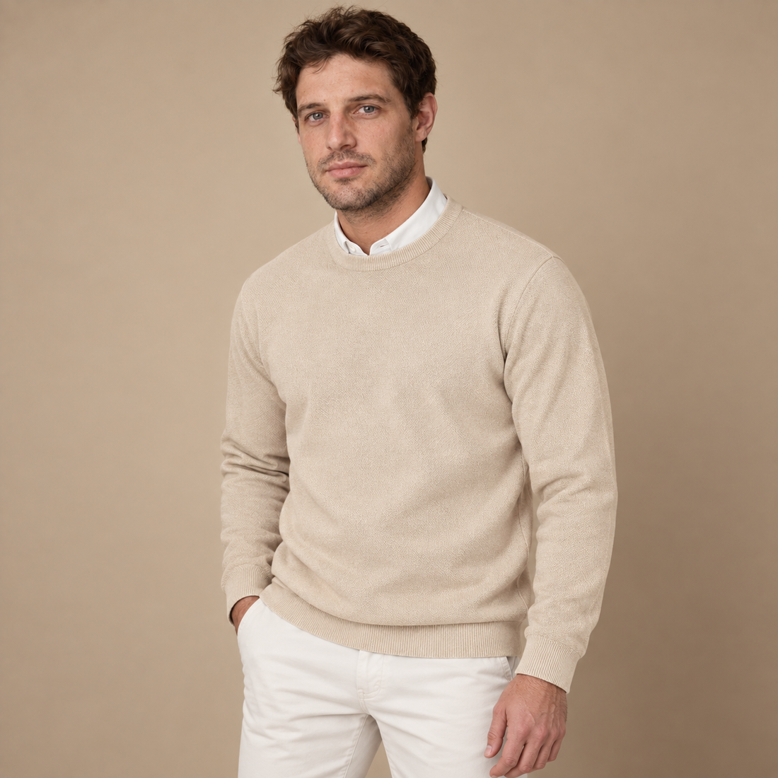 Herresweater med rund hals og tætsiddende pasform