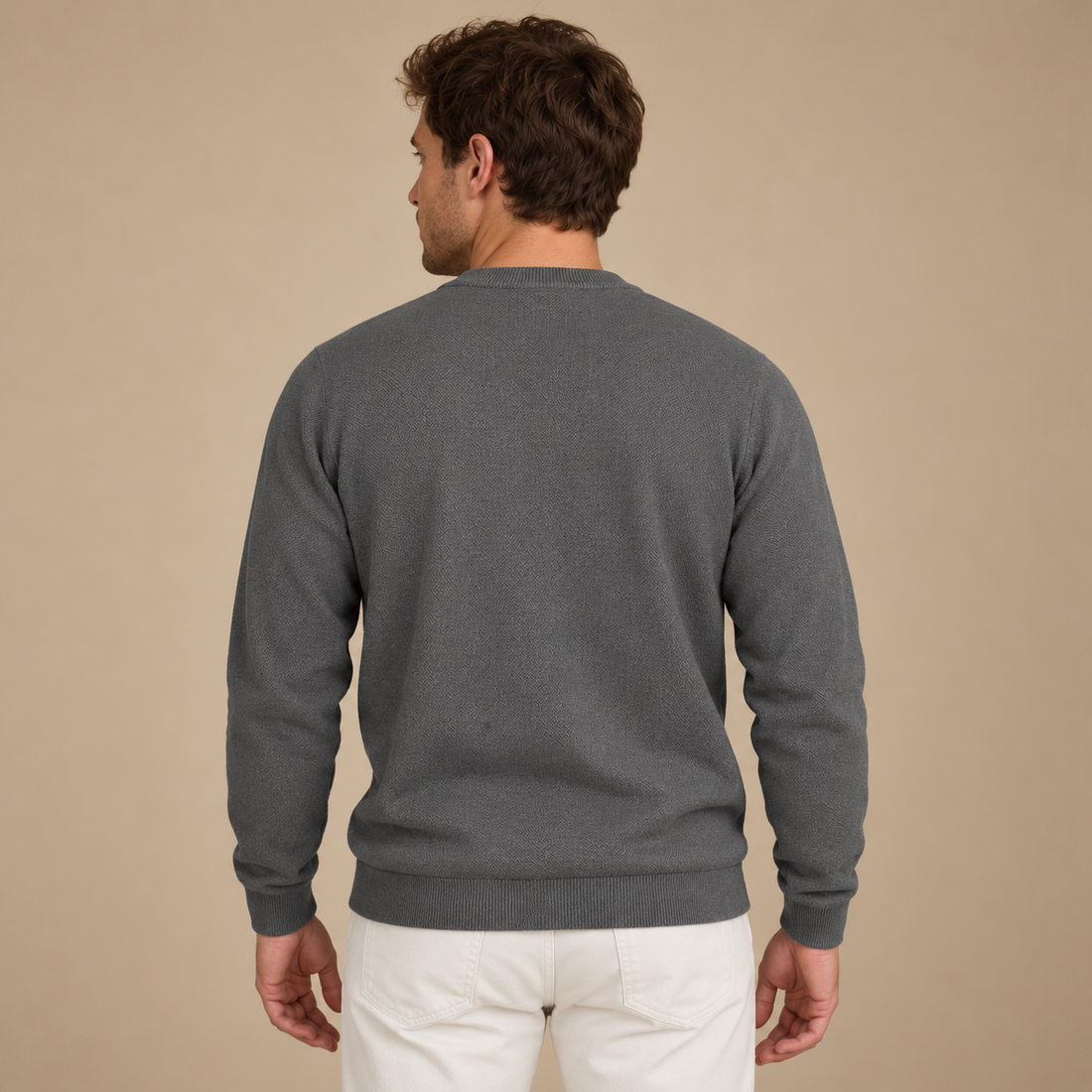 Herresweater med rund hals og tætsiddende pasform