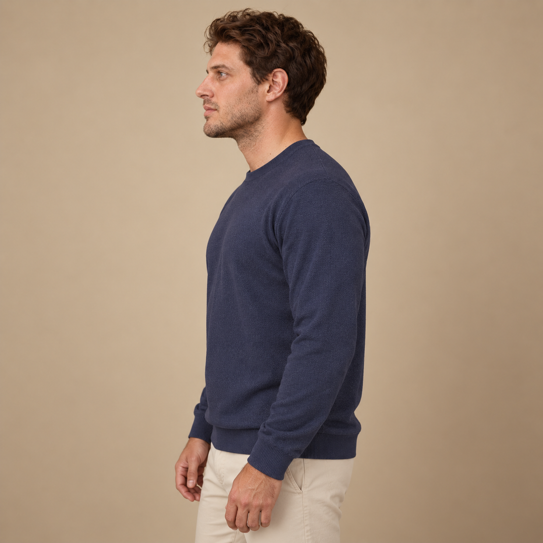 Herresweater med rund hals og tætsiddende pasform