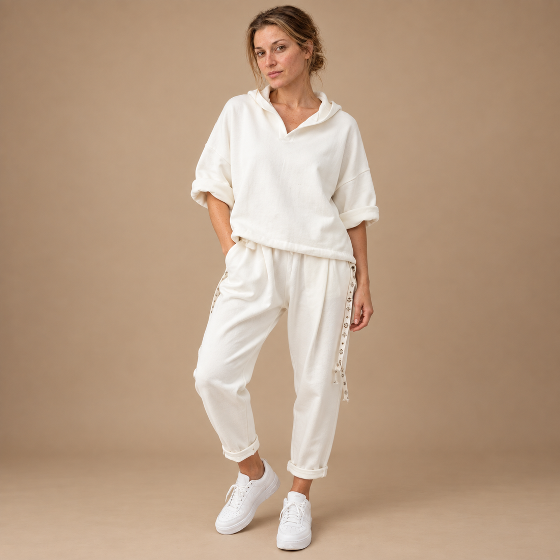 Sæt til dame med hættetrøje og bukser