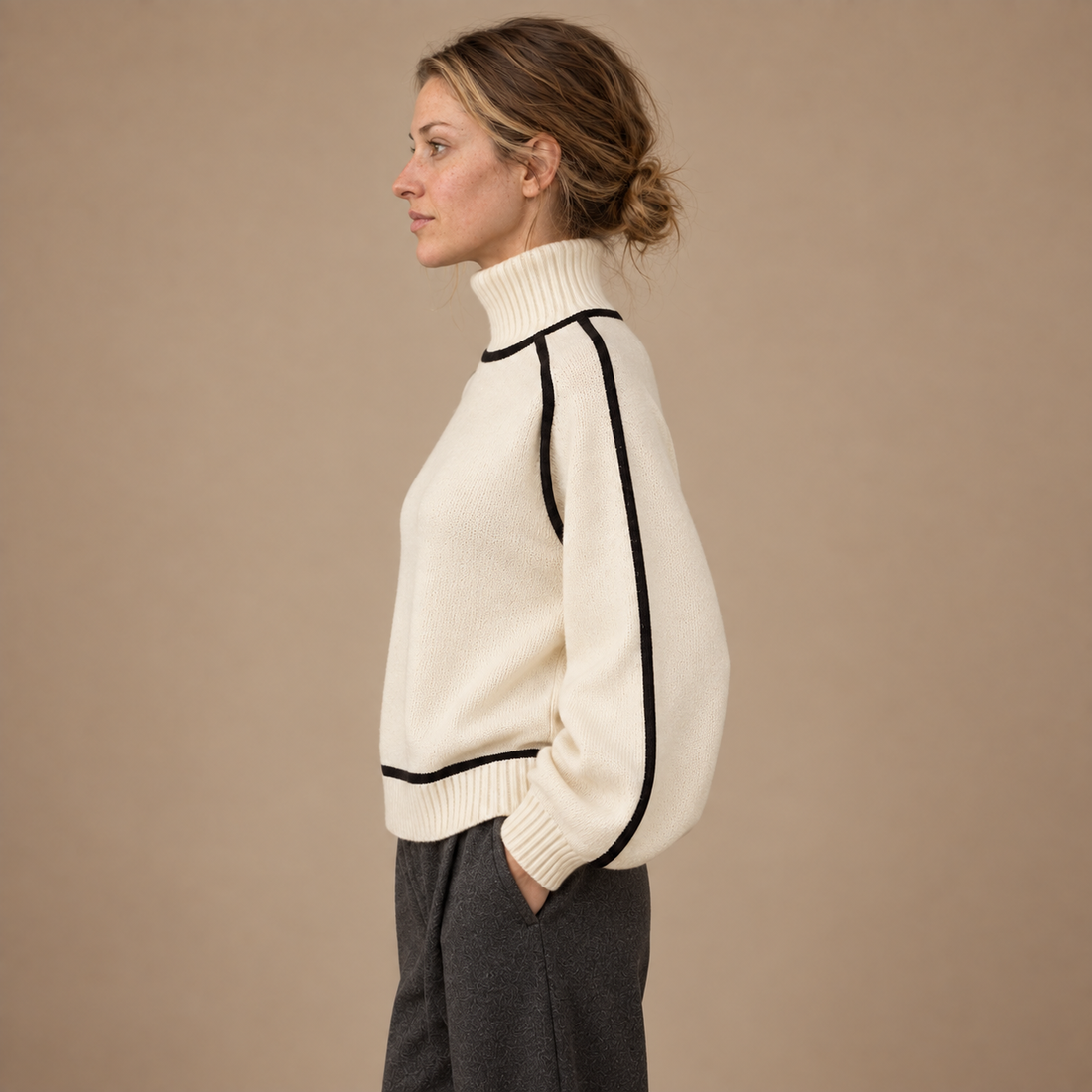 Rullekravesweater til dame med figurnær pasform