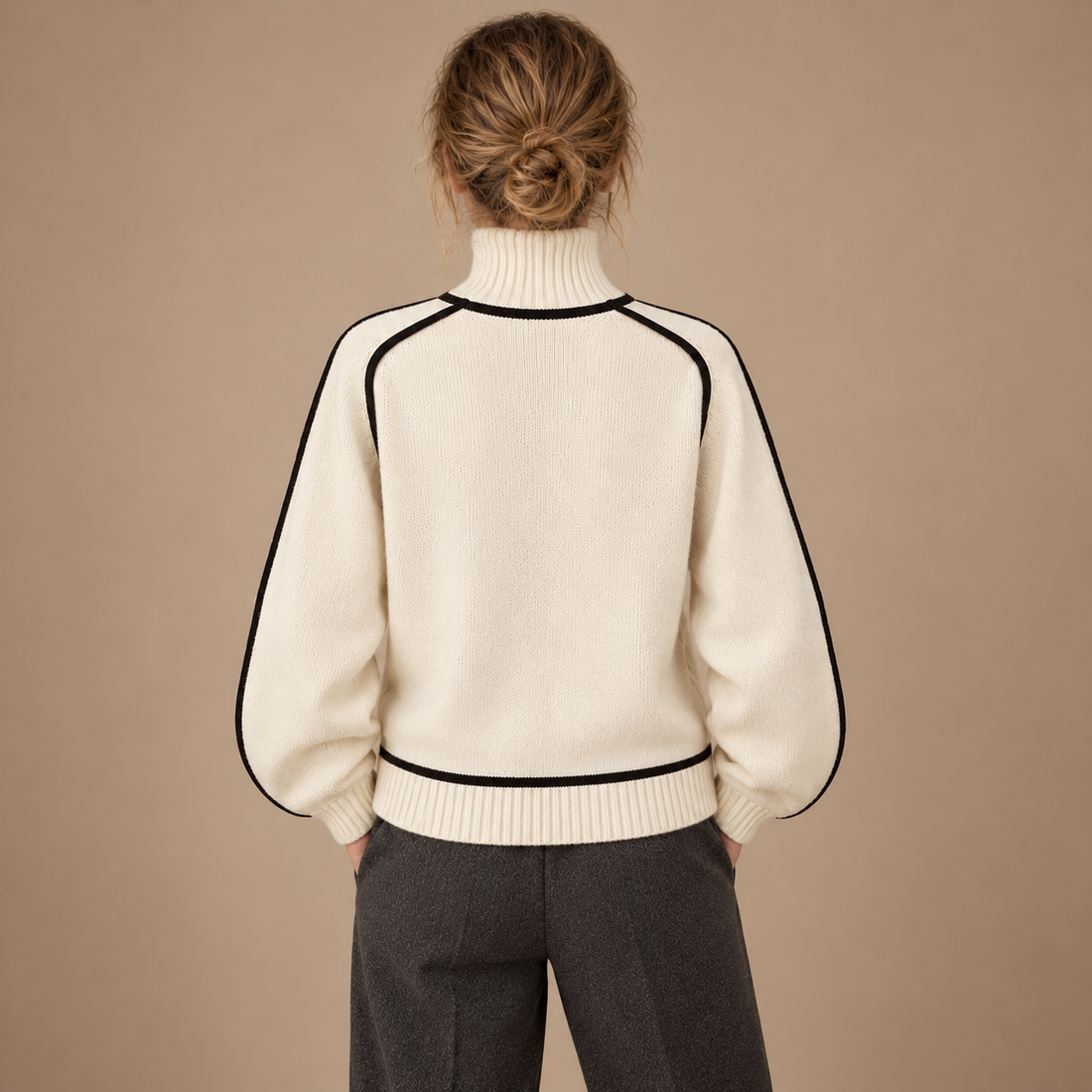 Rullekravesweater til dame med figurnær pasform