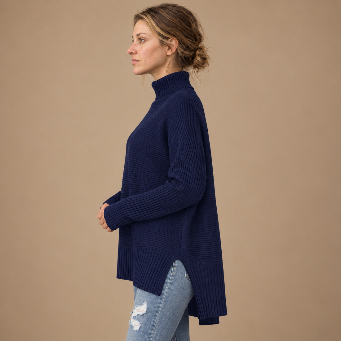 Rullekravesweater til dame med slidser i siden