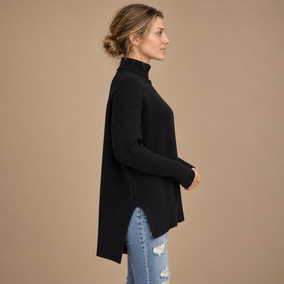 Rullekravesweater til dame med slidser i siden