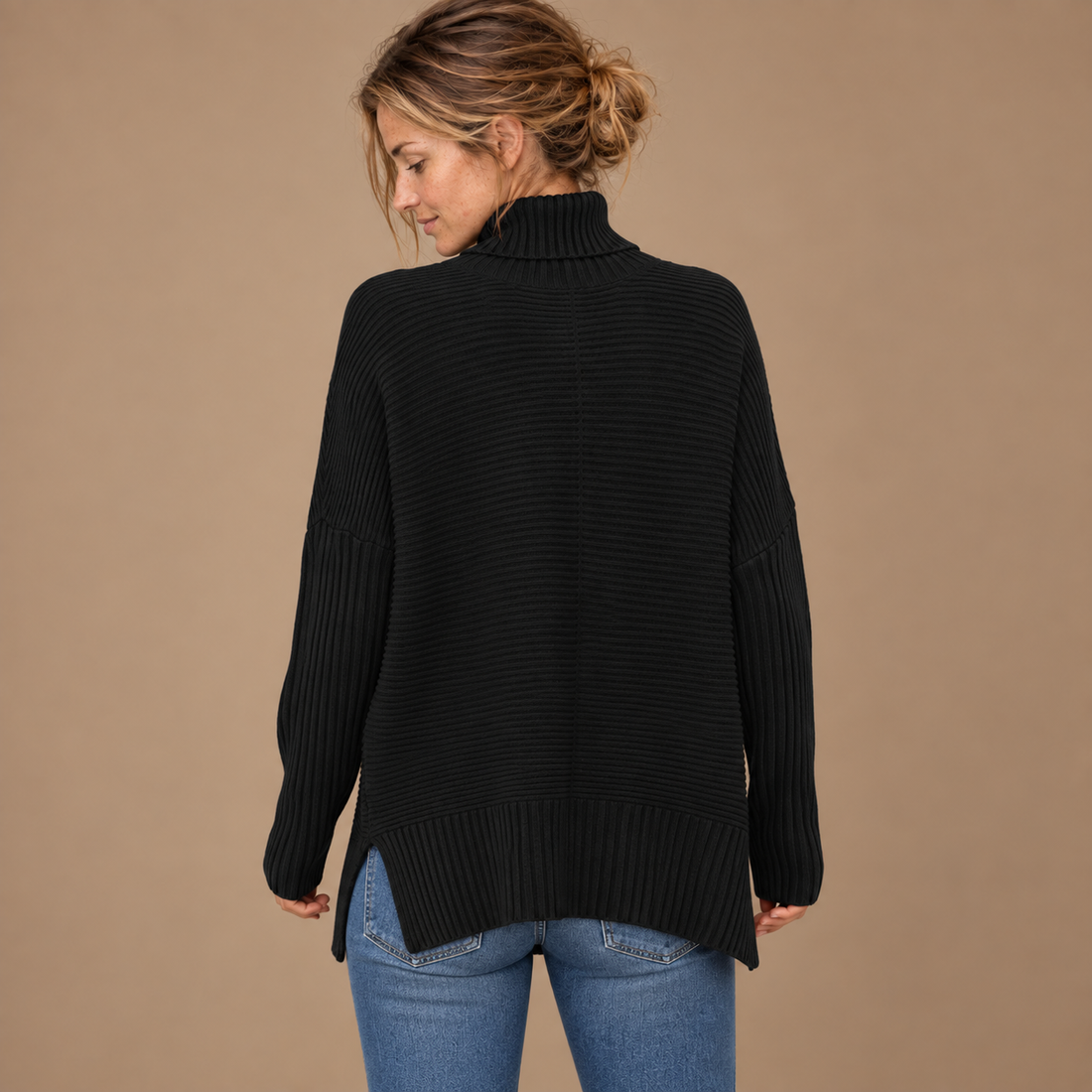 Rullekravesweater til dame med slidser i siden