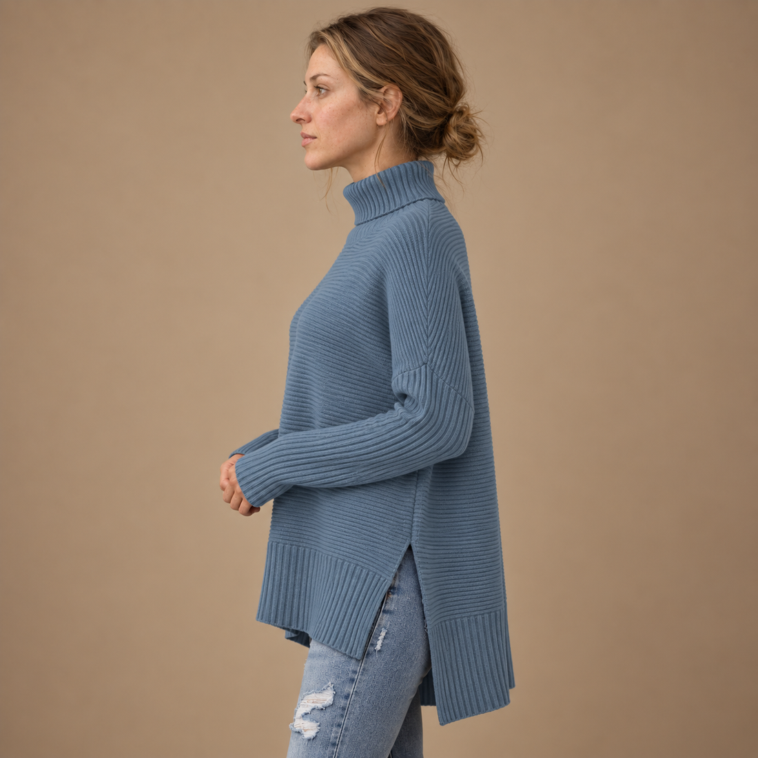 Rullekravesweater til dame med slidser i siden