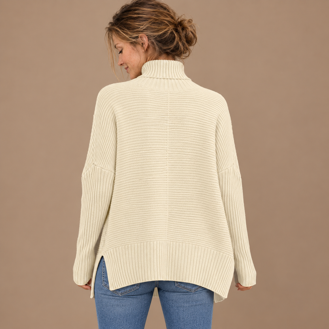Rullekravesweater til dame med slidser i siden