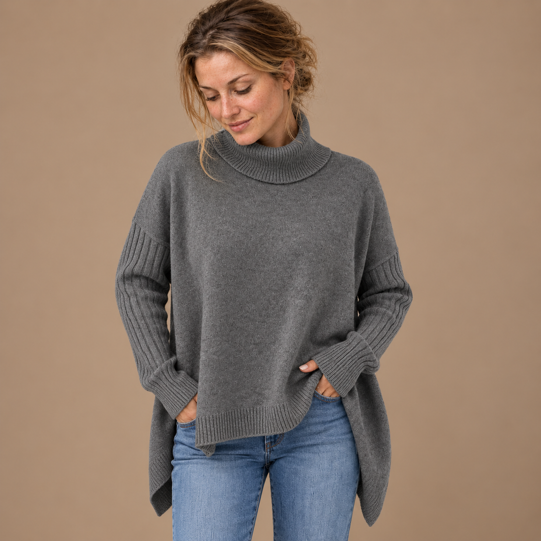Løstsiddende rullekravesweater til dame