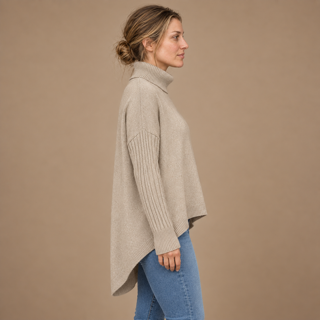 Løstsiddende rullekravesweater til dame