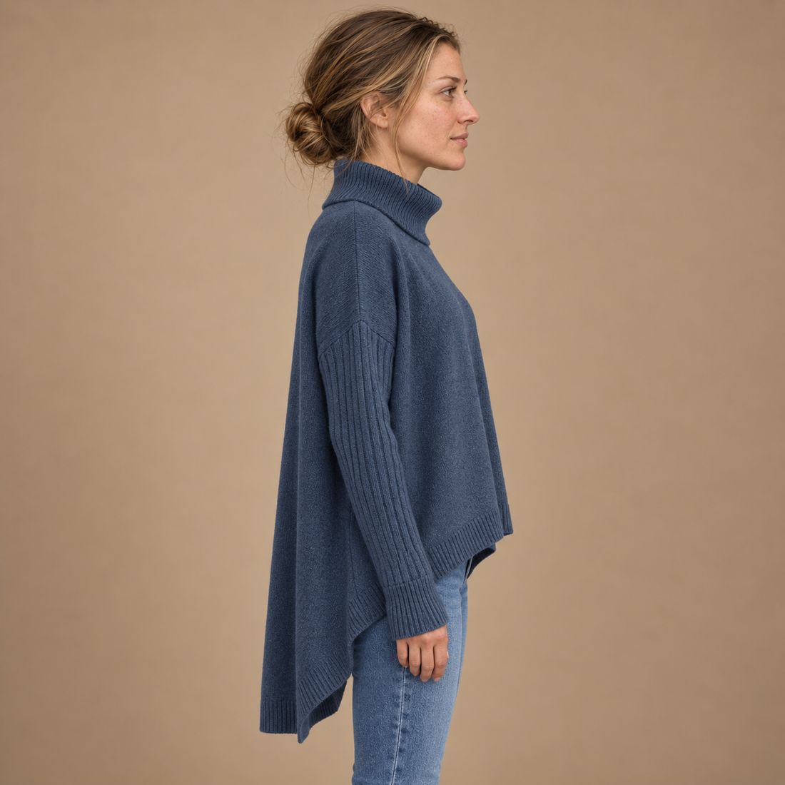 Løstsiddende rullekravesweater til dame