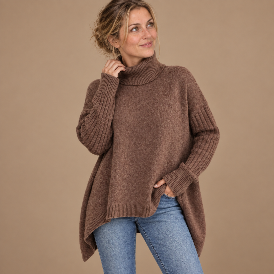 Løstsiddende rullekravesweater til dame