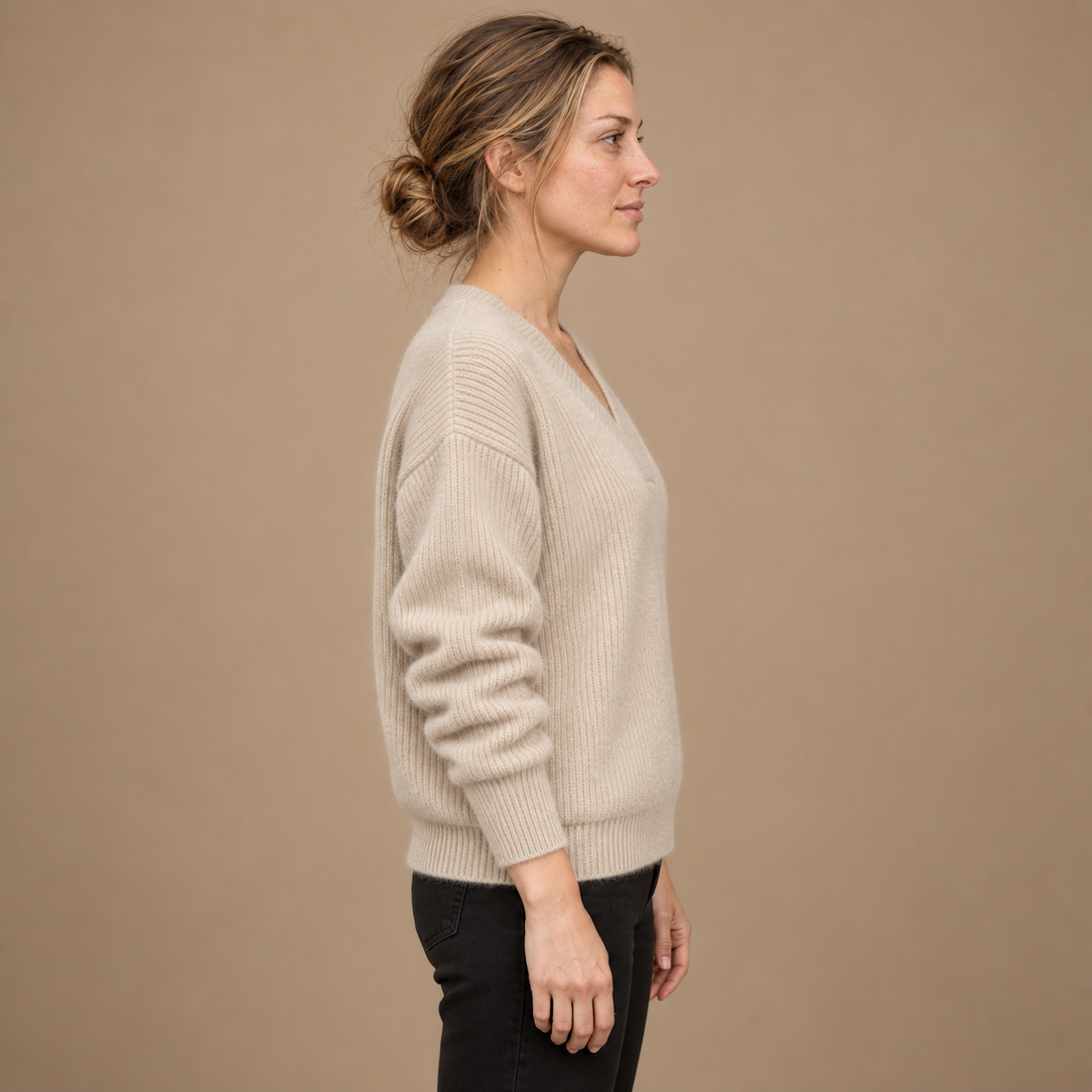 Damesweater med V-hals og slank pasform