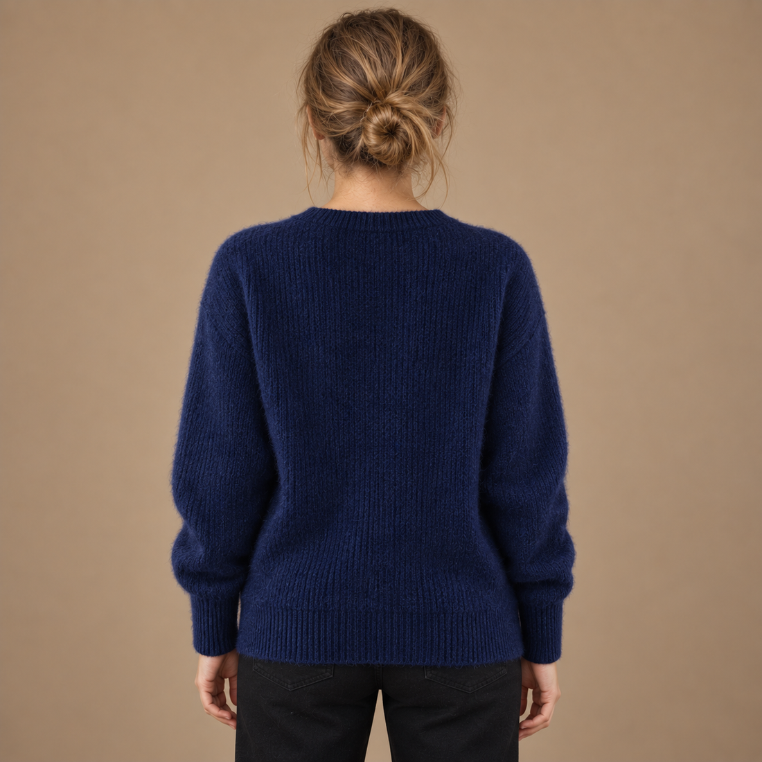 Damesweater med V-hals og slank pasform