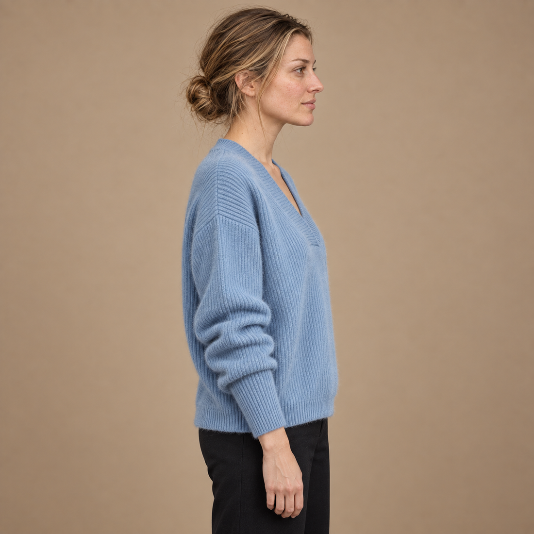 Damesweater med V-hals og slank pasform