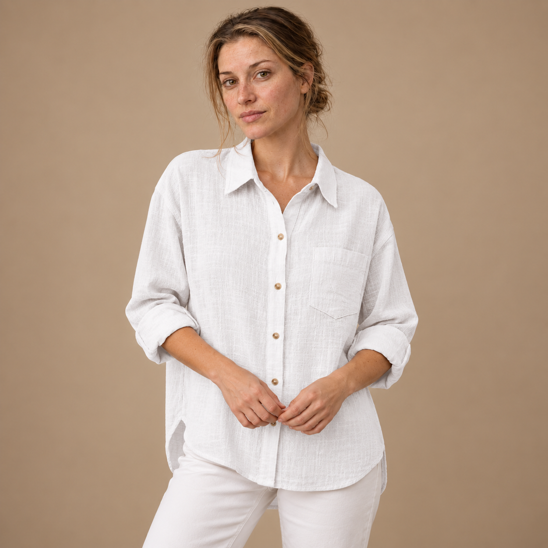 Oversized skjorte til dame med brystlomme