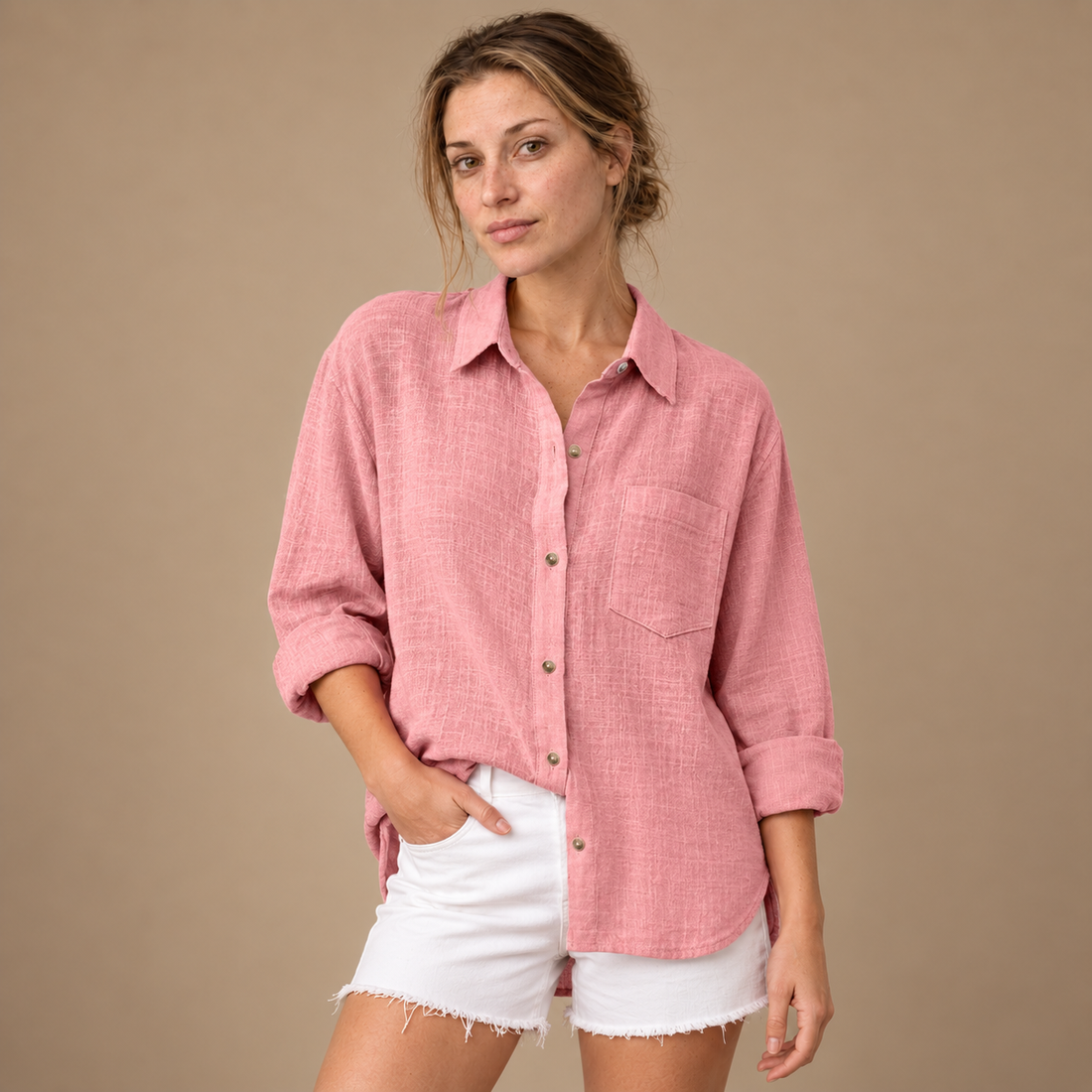 Oversized skjorte til dame med brystlomme