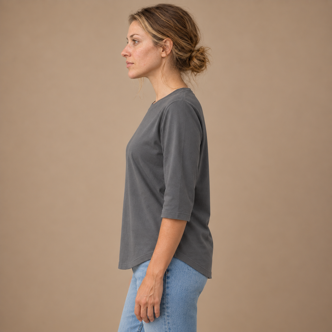 T-shirt til dame med rund hals og trekvartærmer