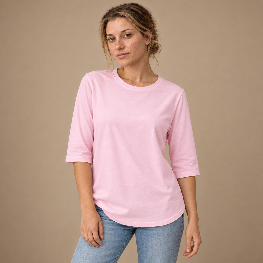 T-shirt til dame med rund hals og trekvartærmer