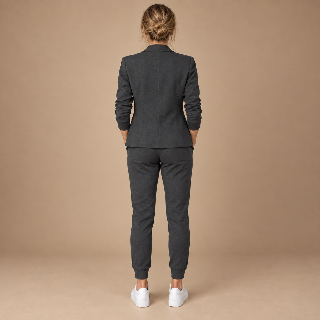 Buksedragt til dame med blazer og lige bukser
