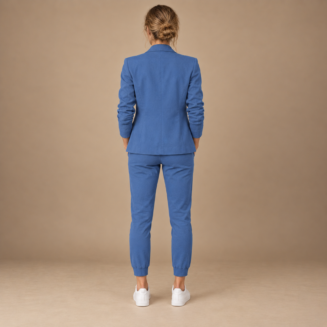 Buksedragt til dame med blazer og lige bukser