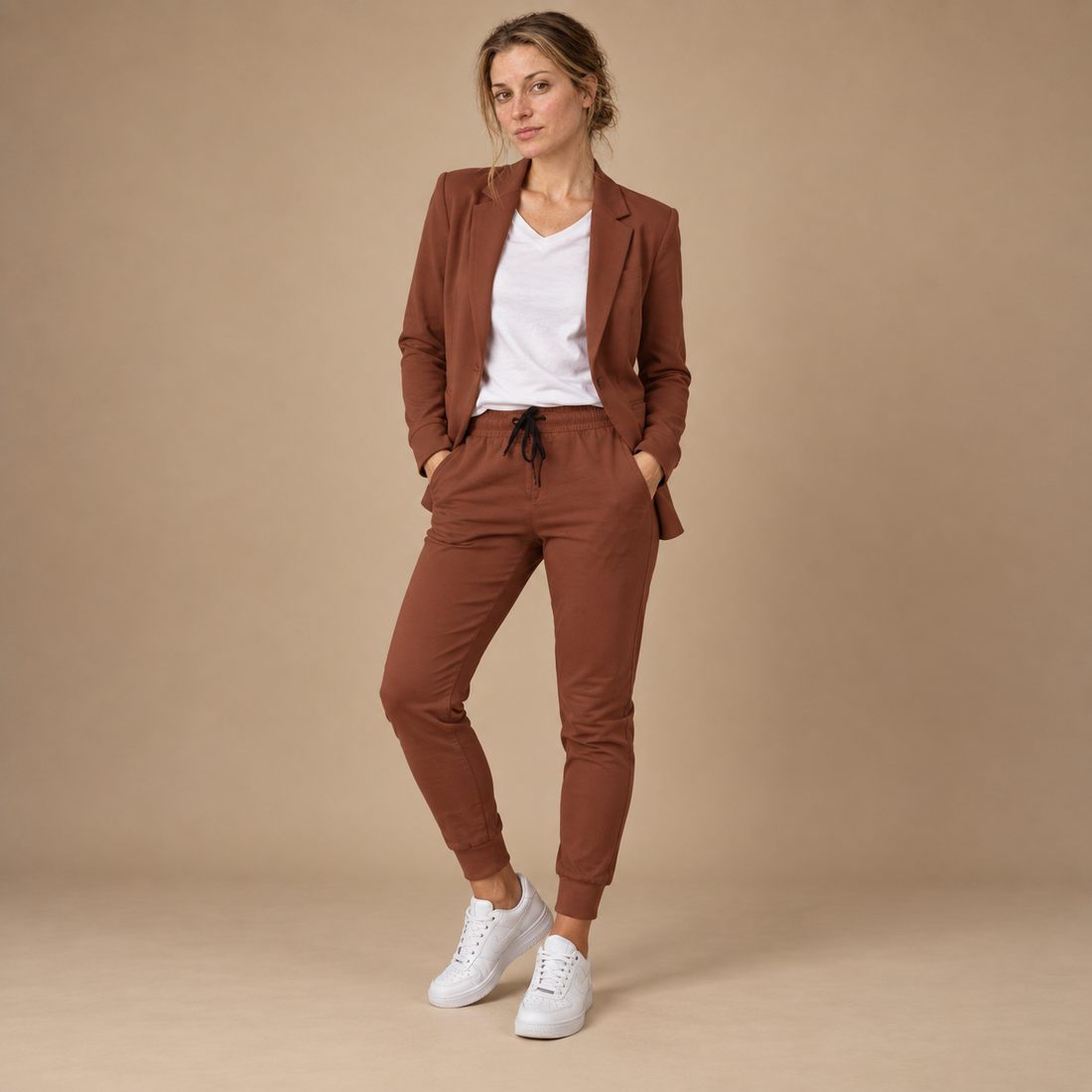 Buksedragt til dame med blazer og lige bukser