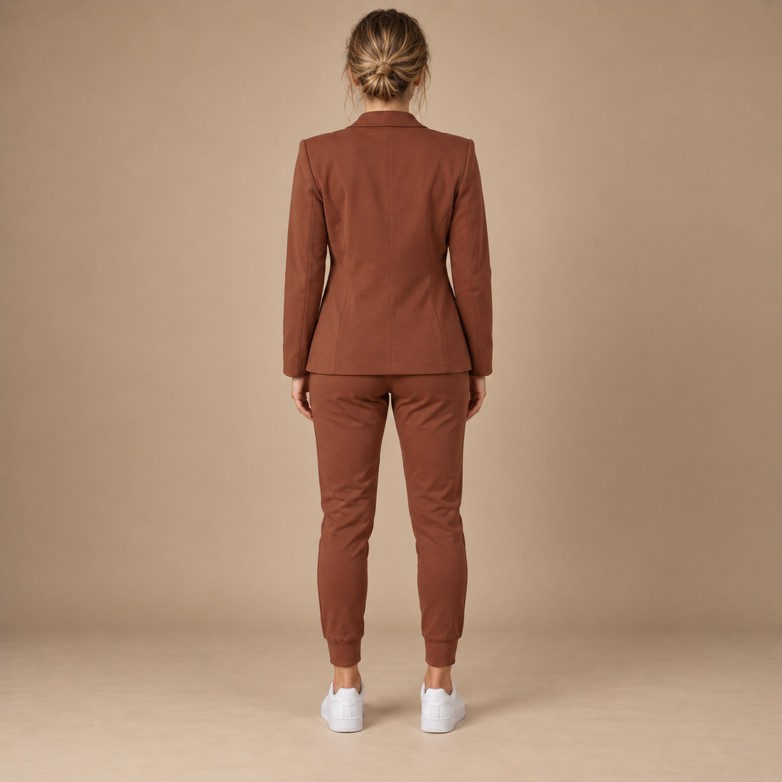 Buksedragt til dame med blazer og lige bukser