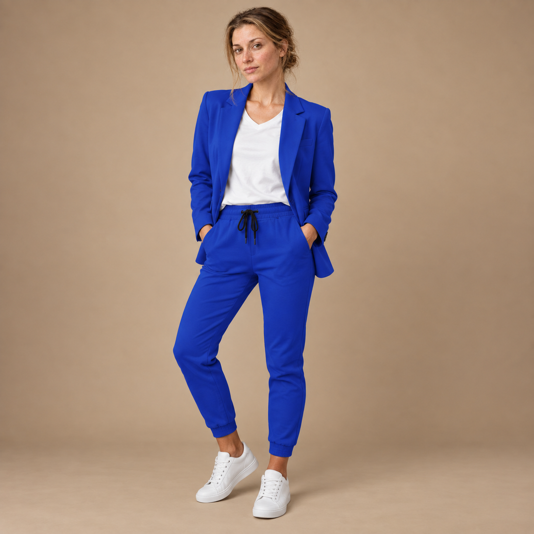 Buksedragt til dame med blazer og lige bukser