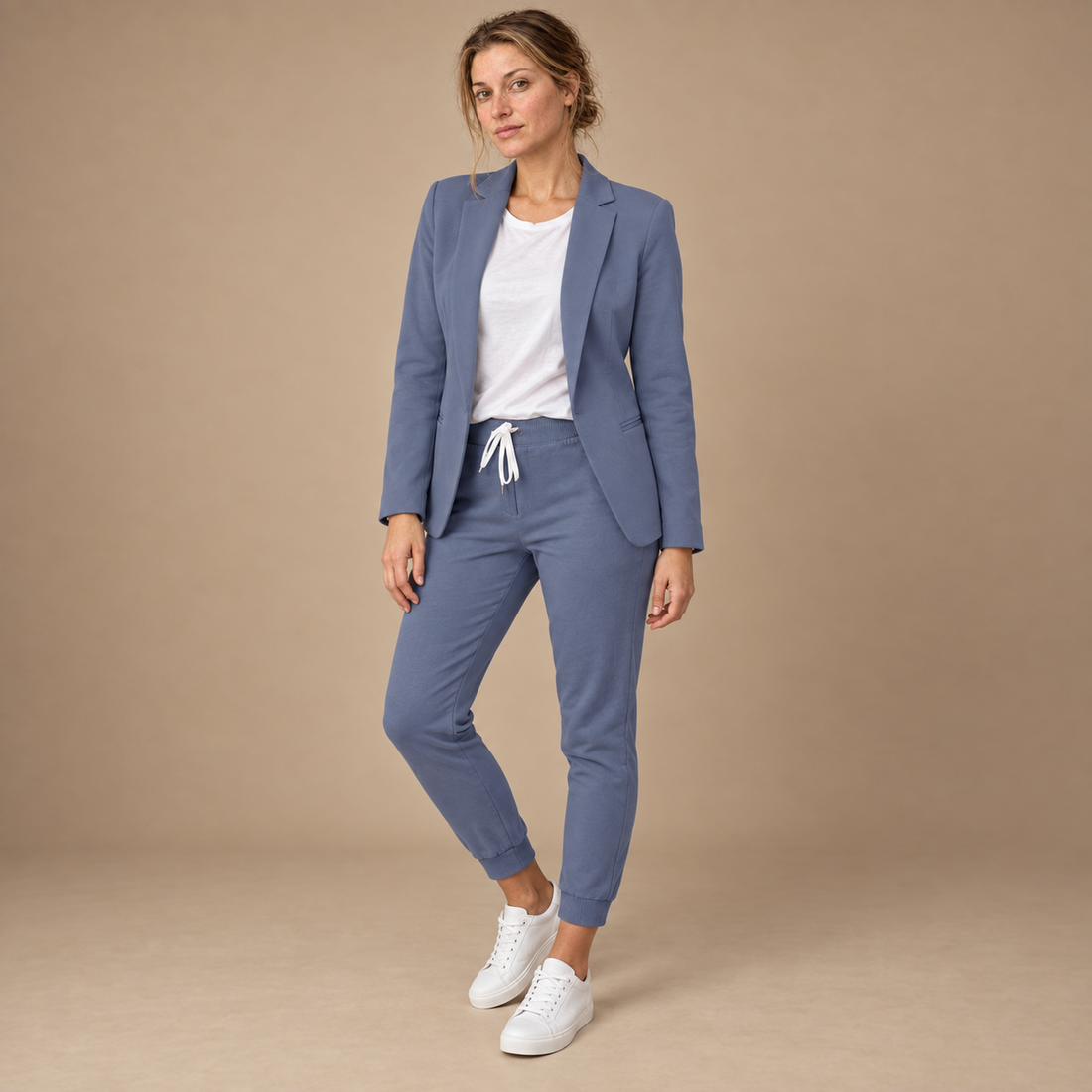 Buksedragt til dame med blazer og lige bukser