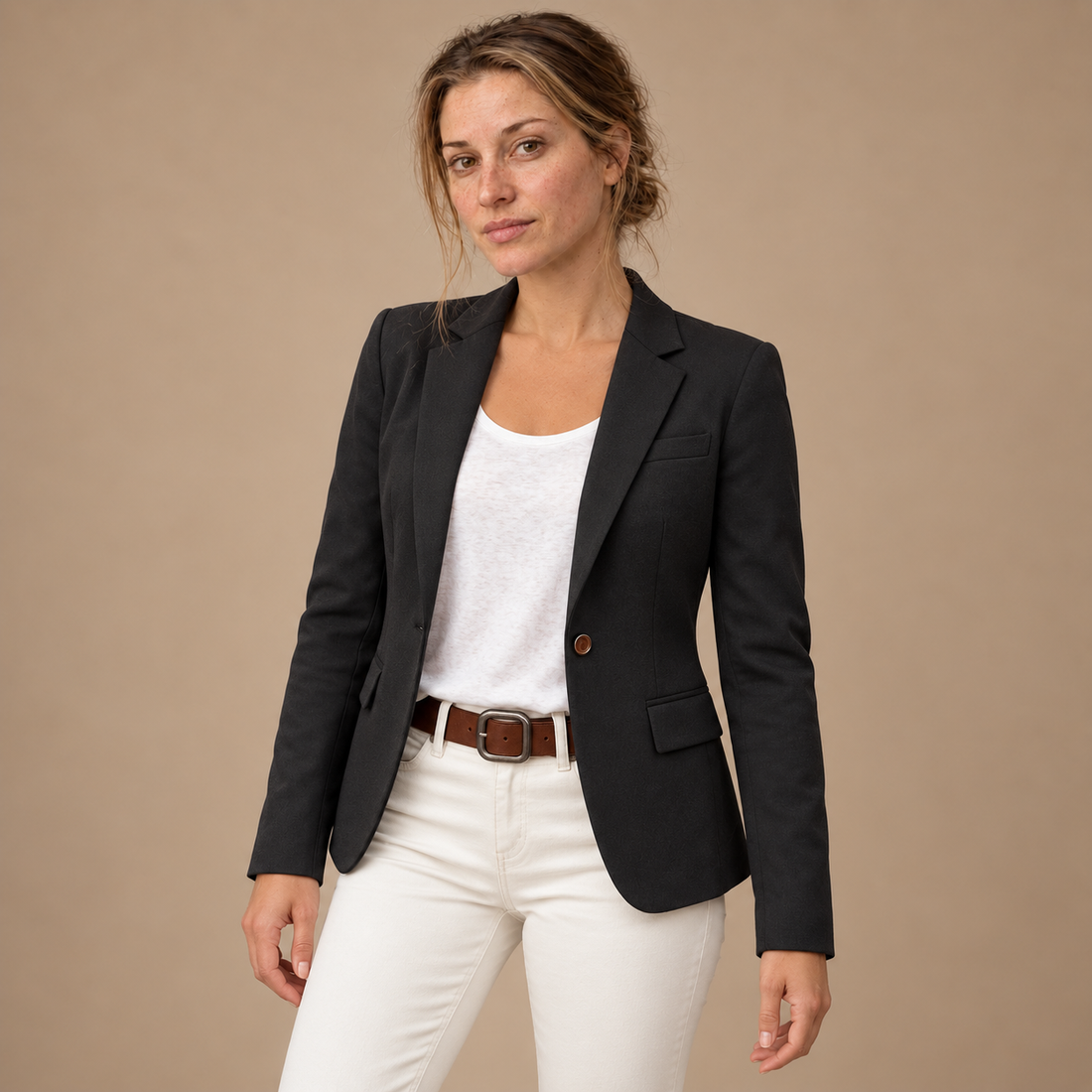 Taljeret blazer til dame med én knap