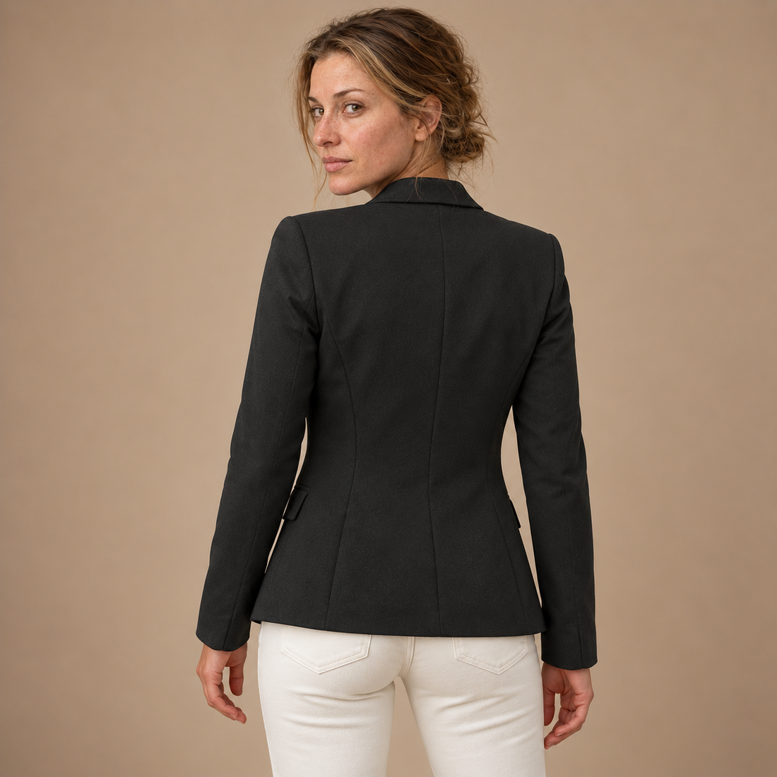 Taljeret blazer til dame med én knap