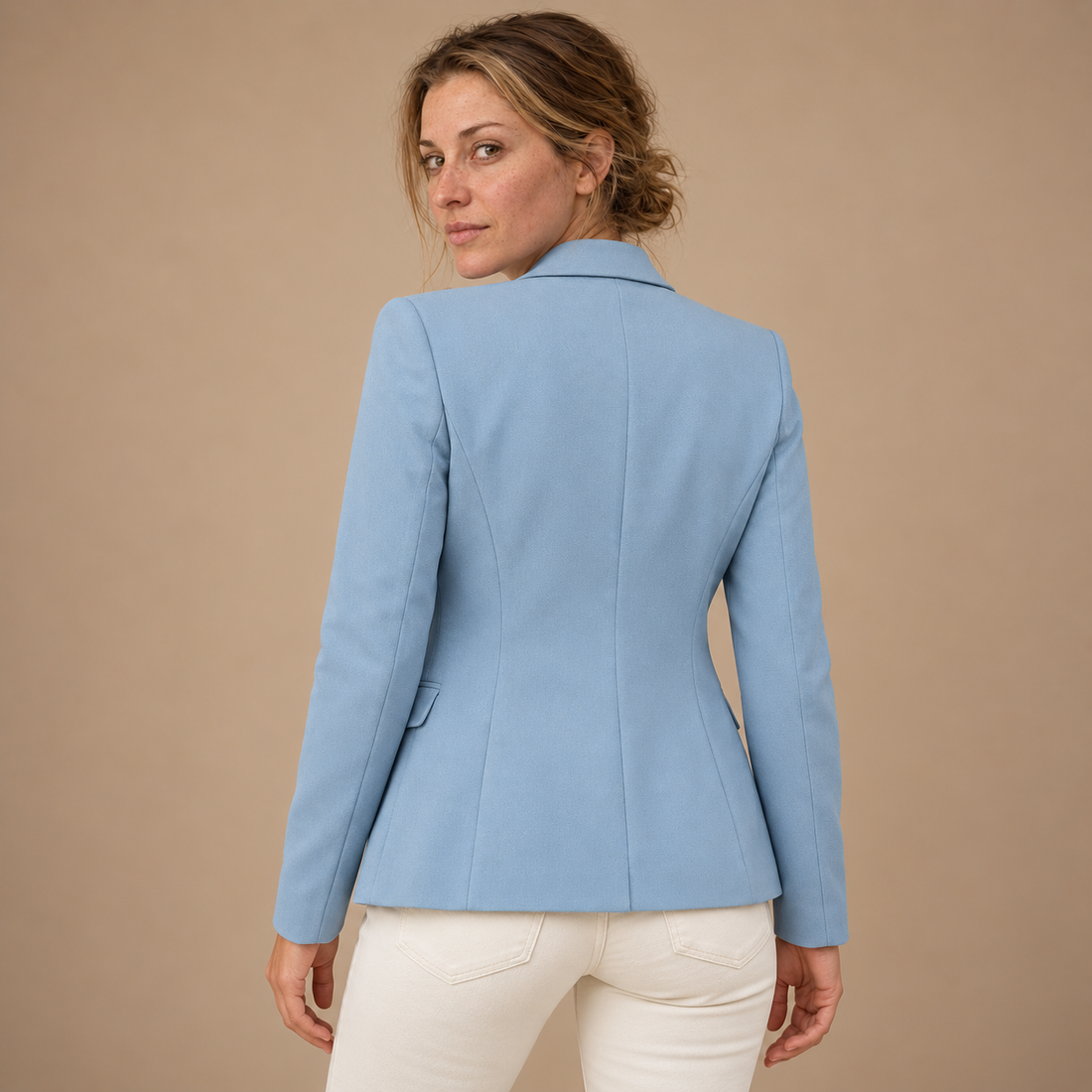 Taljeret blazer til dame med én knap