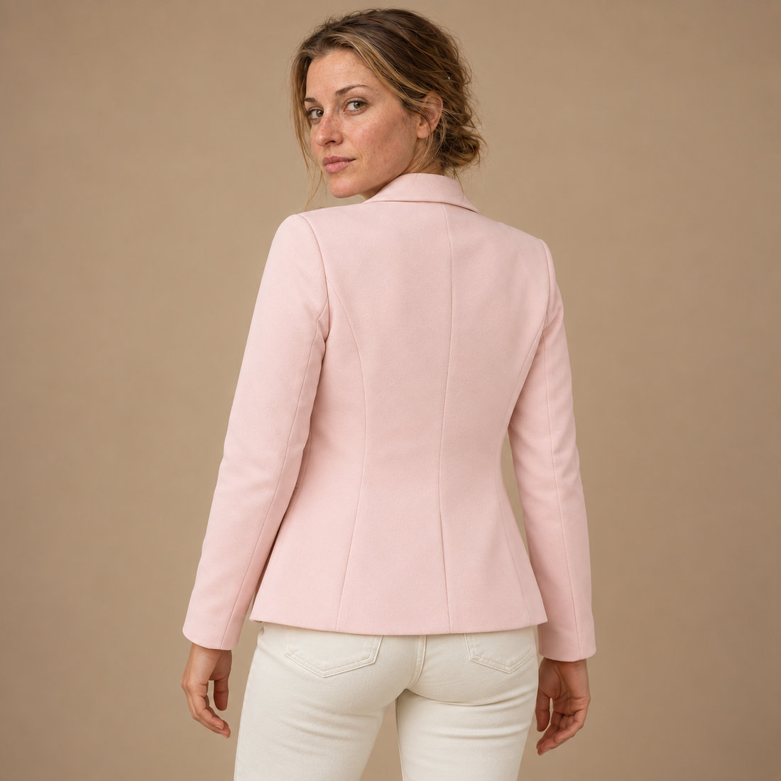 Taljeret blazer til dame med én knap