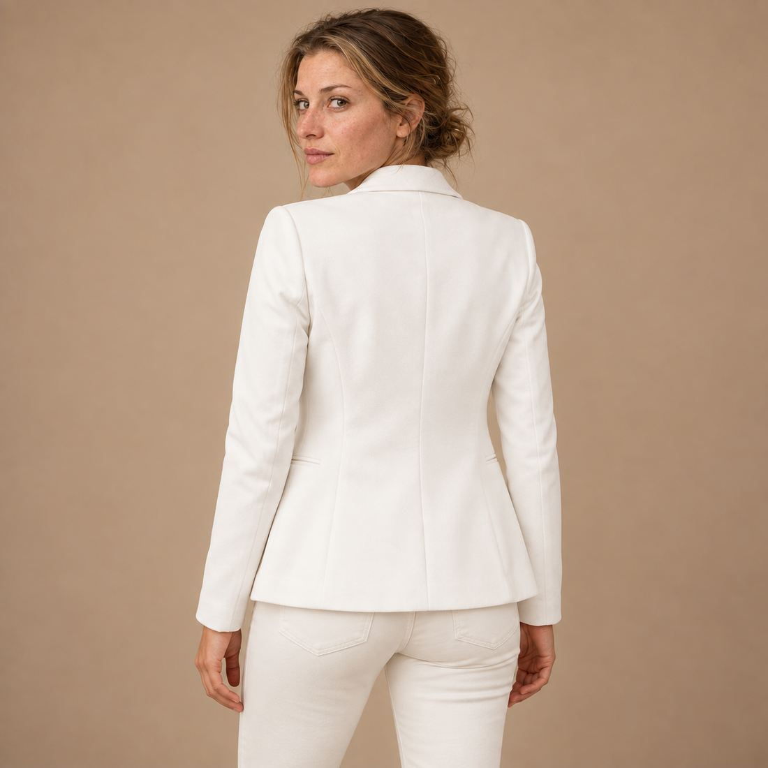 Taljeret blazer til dame med én knap