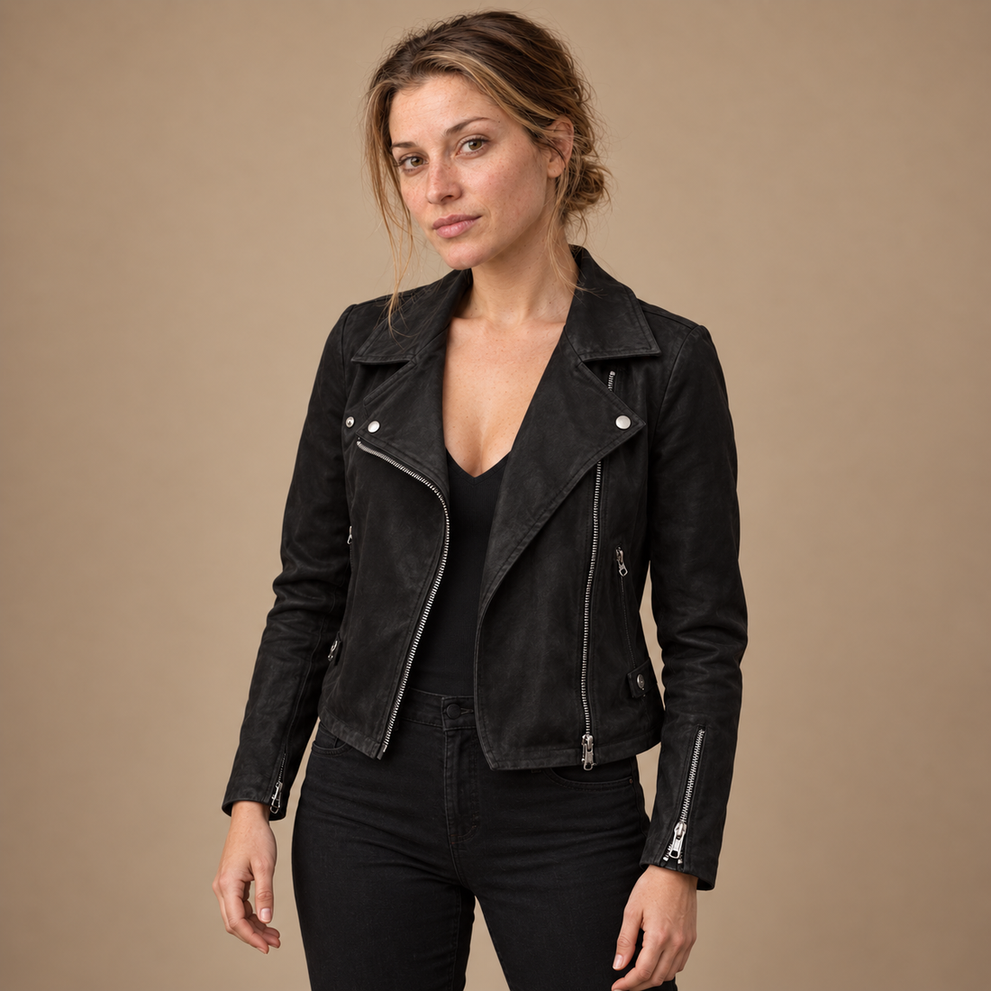 Læderjakke til dame i bikerstil