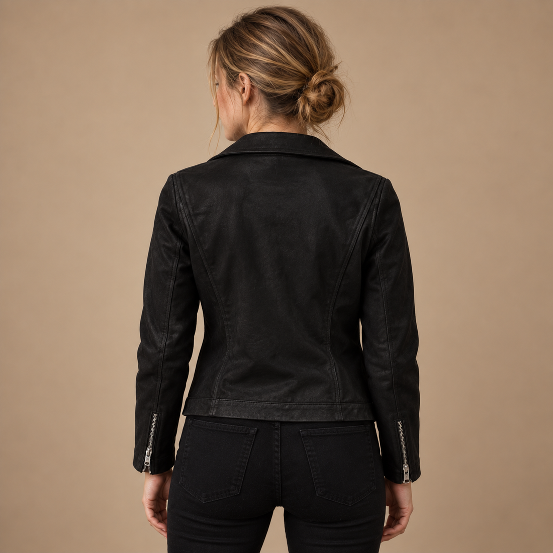 Læderjakke til dame i bikerstil