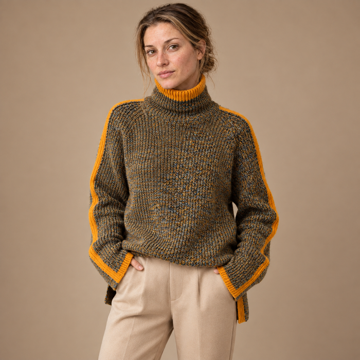Ribstrikket rullekravesweater til dame med slidser