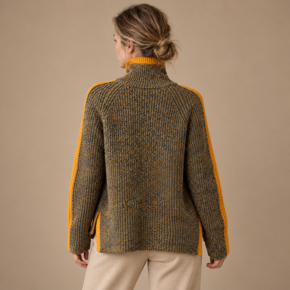 Ribstrikket rullekravesweater til dame med slidser
