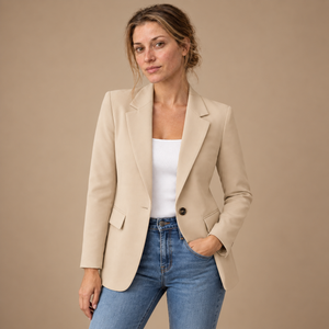 Taljeret blazer til dame med revers og klaplommer
