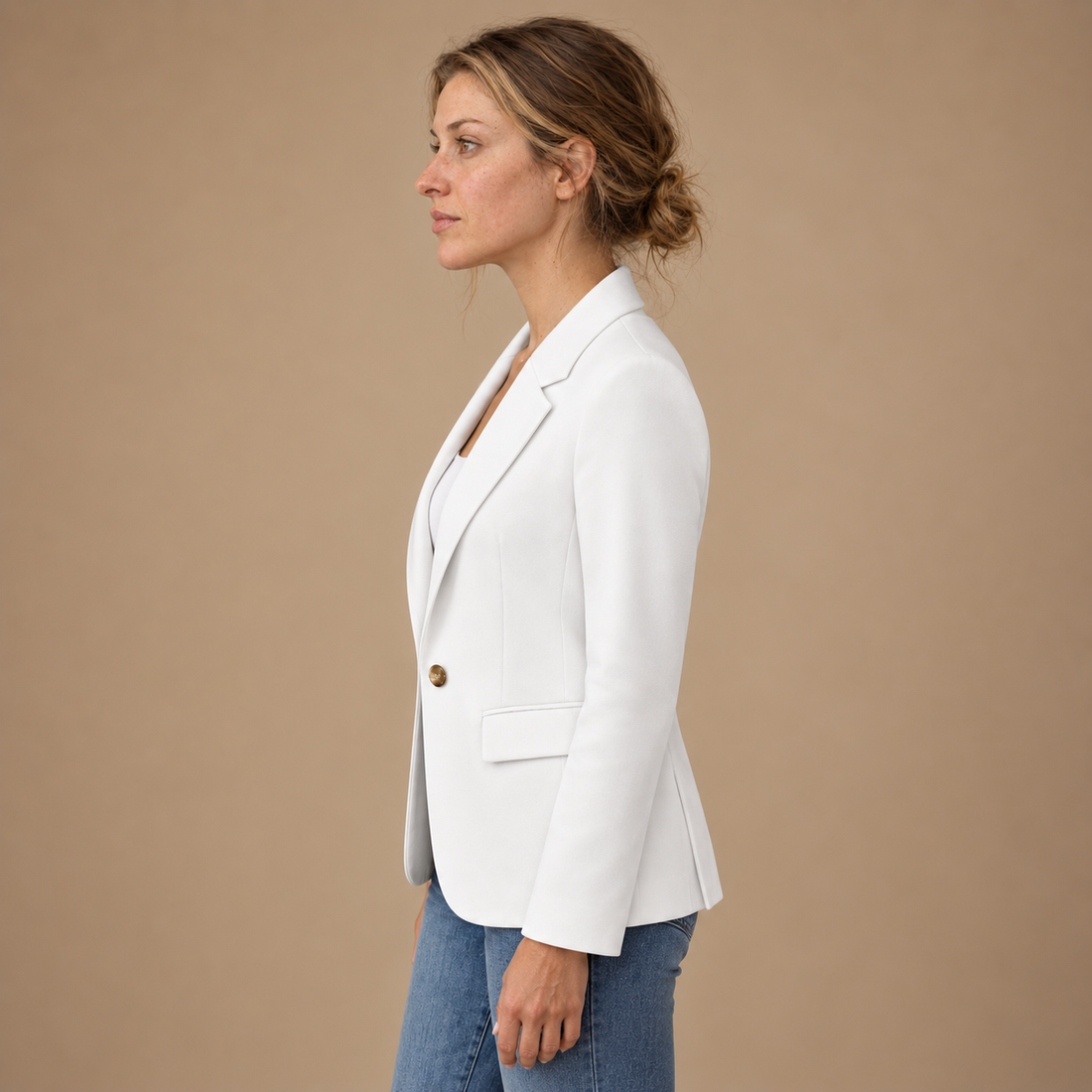 Taljeret blazer til dame med revers og klaplommer